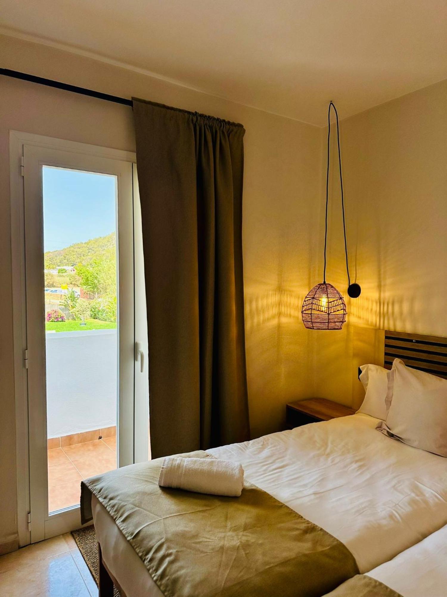 Apartamentos Ses Veles Cala Llonga  Exterior foto