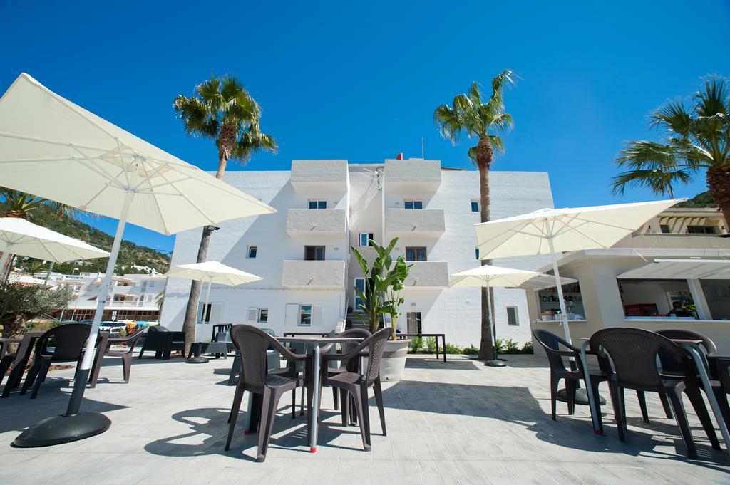 Apartamentos Ses Veles Cala Llonga  Exterior foto