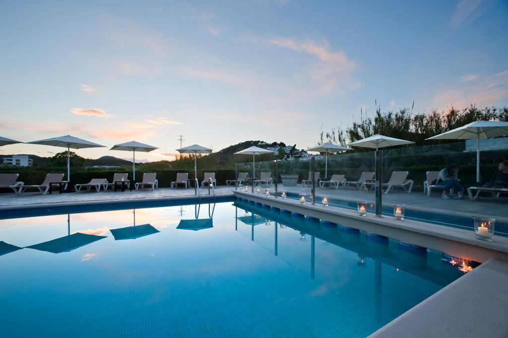 Apartamentos Ses Veles Cala Llonga  Exterior foto